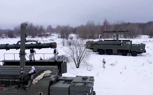 Quân khu phía Tây của Nga tung video 'khai hỏa' dọa Ukraine 'khiếp sợ'