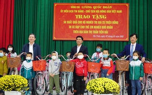 Chủ tịch Trung ương Hội NDVN Lương Quốc Đoàn tặng quà Tết người nghèo tại Tiền Hải, Thái Bình