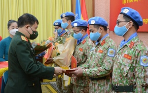 Trao quyết định của Chủ tịch nước cho 7 sĩ quan thực hiện nhiệm vụ giữ gìn hòa bình Liên Hợp Quốc