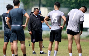 B.Bình Dương và V.League 2022: Ngoại binh khiến Tiến Linh dự bị?
