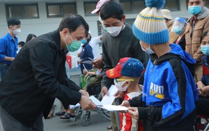 TT-Huế: Nhiều “chuyến xe yêu thương” chở bệnh nhân và người nhà về quê đón Tết 