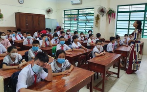 Đà Nẵng: Phụ huynh loay hoay khi con kiểm tra học kỳ online