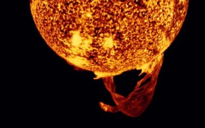 Các nhà khoa học cảnh báo 'bão Mặt trời' có thể gây nguy hiểm cho Trái đất