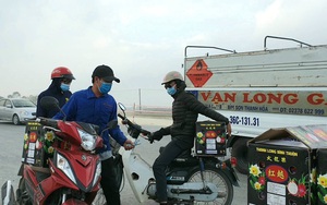 Xe container quay đầu từ Lạng Sơn về &quot;xả hàng&quot; trái thanh long với giá rẻ, người dân Thanh Hóa chung tay &quot;giải cứu&quot;