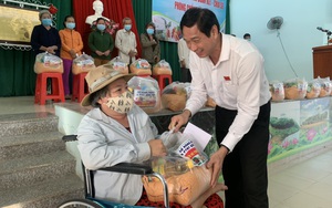 Sở NNPTNT Đồng Nai tặng 350 phần quà cho nông dân vùng sâu vùng xa