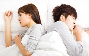 Đàn ông luôn có 3 hành động này trên giường, chứng tỏ anh ta đã chán ngấy vợ rồi