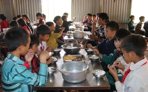 Bắc Yên chăm lo khẩu phần ăn bán trú cho học sinh