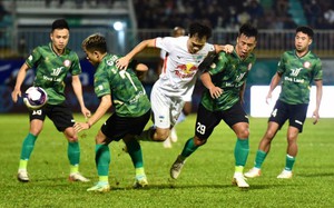 HAGL “buông” V.League, Hà Nội FC hưởng lợi ra sao?