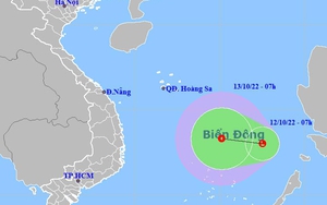 Đang xuất hiện vùng áp thấp trên Biển Đông, có khả năng mạnh lên thành áp thấp nhiệt đới, miền Trung sắp "mưa như trút"