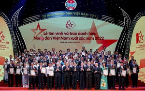Ảnh toàn cảnh Lễ tôn vinh và trao danh hiệu cho 100 Nông dân Việt Nam xuất sắc 2022