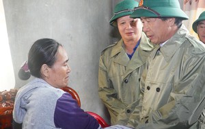 Thăm vùng rốn lũ TT-Huế, Phó Thủ tướng Lê Văn Thành yêu cầu không được để dân đói, rét 