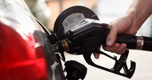 Giá xăng nhập xuống mức 19.000 đồng/lít, giá xăng dầu trong nước ngày mai ra sao?