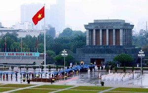 Lãnh đạo Đảng, Nhà nước, đại biểu Quốc hội dự kỳ họp thứ 4 vào Lăng viếng Chủ tịch Hồ Chí Minh