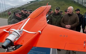 Ông Lukashenko bất ngờ khoe máy bay không người lái của Belarus sản xuất