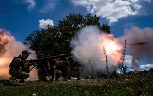 Ukraine tấn công cây cầu chiến lược ở Kherson, Nga củng cố 'pháo đài' phòng thủ sẵn sàng 'nghênh chiến'