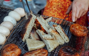 Loại bánh đặc sản có một không hai được làm từ loài hoa nổi tiếng chỉ có ở Hà Giang