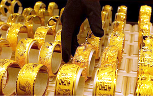 Giá vàng hôm nay 26/10: Neo quanh mốc 1.650 USD, vàng còn rủi ro khi suy thoái kinh tế gia tăng