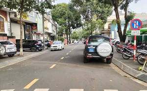 Xe ô tô biển xanh đỗ sai quy định ở Gia Lai bị phạt 900 nghìn đồng