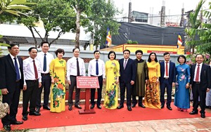 Long Biên gắn biển 2 công trình chào mừng kỷ niệm 20 năm thành lập quận
