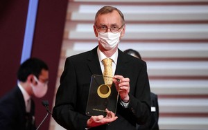Xướng tên người đoạt giải Nobel Y học năm 2022