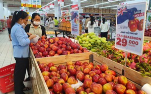 Trái cây nhập khẩu giá rẻ, táo chỉ 30.000 đồng/kg tràn ngập siêu thị