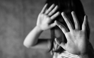 Bé gái 6 tuổi bị 2 nghi phạm xâm hại tình dục
