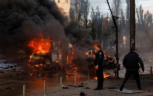 Hơn 10 vụ nổ dữ dội rung chuyển Kiev, Nga đánh sập cầu ngăn bước tiến của Ukraine