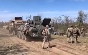 Video: Lực lượng Ukraine thể hiện sức mạnh với &quot;chó săn&quot; của Anh