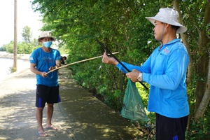 Mùa nước nổi miền Tây, lang thang bụi rậm, gò đất cao câu rắn mối, nhà giàu mới có tiền mua ăn