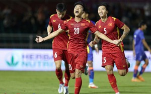 ĐT Việt Nam "nhận quà" từ FIFA, khiến Thái Lan "ngửi khói"