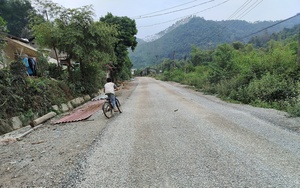 Tuyến đường gần 100 tỷ chưa thi công xong đã có dấu hiệu hư hỏng ở Lạng Sơn: Do ngấm nước?!