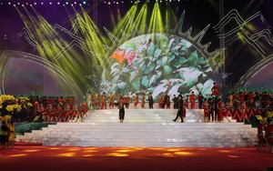 Gần 1.000 nghệ nhân, nghệ sĩ biểu diễn trong lễ khai mạc Ngày hội Văn hóa dân tộc Dao toàn quốc lần II