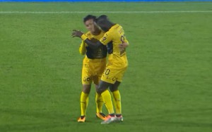 Quang Hải ghi bàn, Pau FC giành điểm quý giá trước Rodez