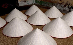 Ghé thăm ngôi làng cổ nổi tiếng với nghề làm nón lá ở Hà Nội