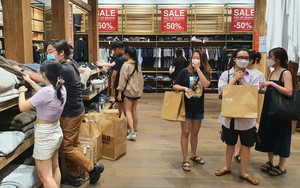 Trung tâm thương mại Sài Gòn tung giảm giá cuối năm