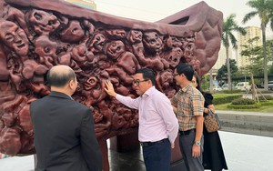 Lần đầu tiên, tác phẩm điêu khắc nặng hơn 4,5 tấn được trưng bày tại Bảo tàng Hà Nội
