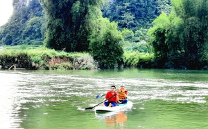 Dòng sông nào từ Trung Quốc chảy vào Việt Nam tạo ra vô số cảnh thần tiên rồi lại quay ngược về phương Bắc?