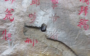Vụ tô vẽ lòe loẹt chùa Quan Thánh : Phải phục hồi di tích!