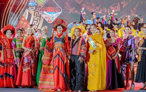 Thí sinh Hoa hậu Du lịch Thế giới xuất hiện trong trang phục các dân tộc Việt Nam