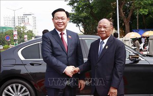 Chủ tịch Quốc hội Vương Đình Huệ bắt đầu thăm chính thức Campuchia và dự AIPA-43