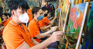 Lớp học vẽ không thanh âm ở thành phố Hồ Chí Minh 