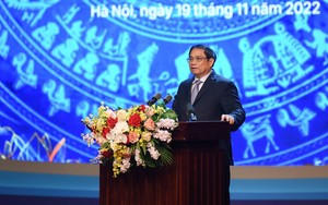 Thủ tướng Phạm Minh Chính: &quot;Thầy, cô phải như người cha, người mẹ thứ hai của các em học sinh&quot;