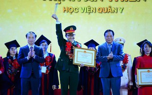 Hà Nội vinh danh 98 thủ khoa &quot;khủng&quot;: Người tốt nghiệp 2 bằng, người đạt điểm tuyệt đối