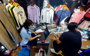 Đột kích "điểm nóng" hàng nhái Sài Gòn Square, thu giữ gần 2.000 sản phẩm hàng giả