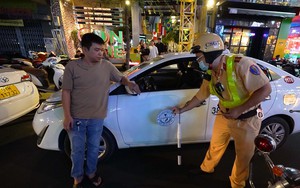 TP.HCM: Công an quận 1 ra quân xử lý taxi “dù” trên địa bàn