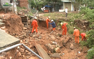 Cận cảnh khu vực sạt lở giữa TP. Quy Nhơn, đường giao thông bị vỡ “tan tành"