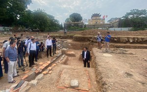 Các nhà khảo cổ “rối não” khi phát hiện dấu tích sân Đan Trì và Ngự Đạo ở Hoàng thành Thăng Long 