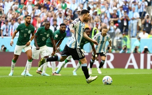 VAR làm "loạn" trận đấu của Argentina và Ả Rập Xê út