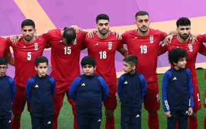 Vì sao cầu thủ Iran từ chối hát quốc ca trước trận đấu với Anh?