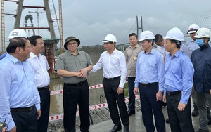Thủ tướng Phạm Minh Chính kiểm tra hai dự án giao thông lớn ở miền Tây